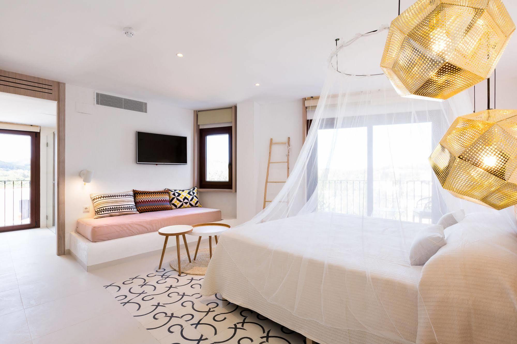 Santa Gertrudis  Gatzara Suites Santa Gertrudis מראה חיצוני תמונה