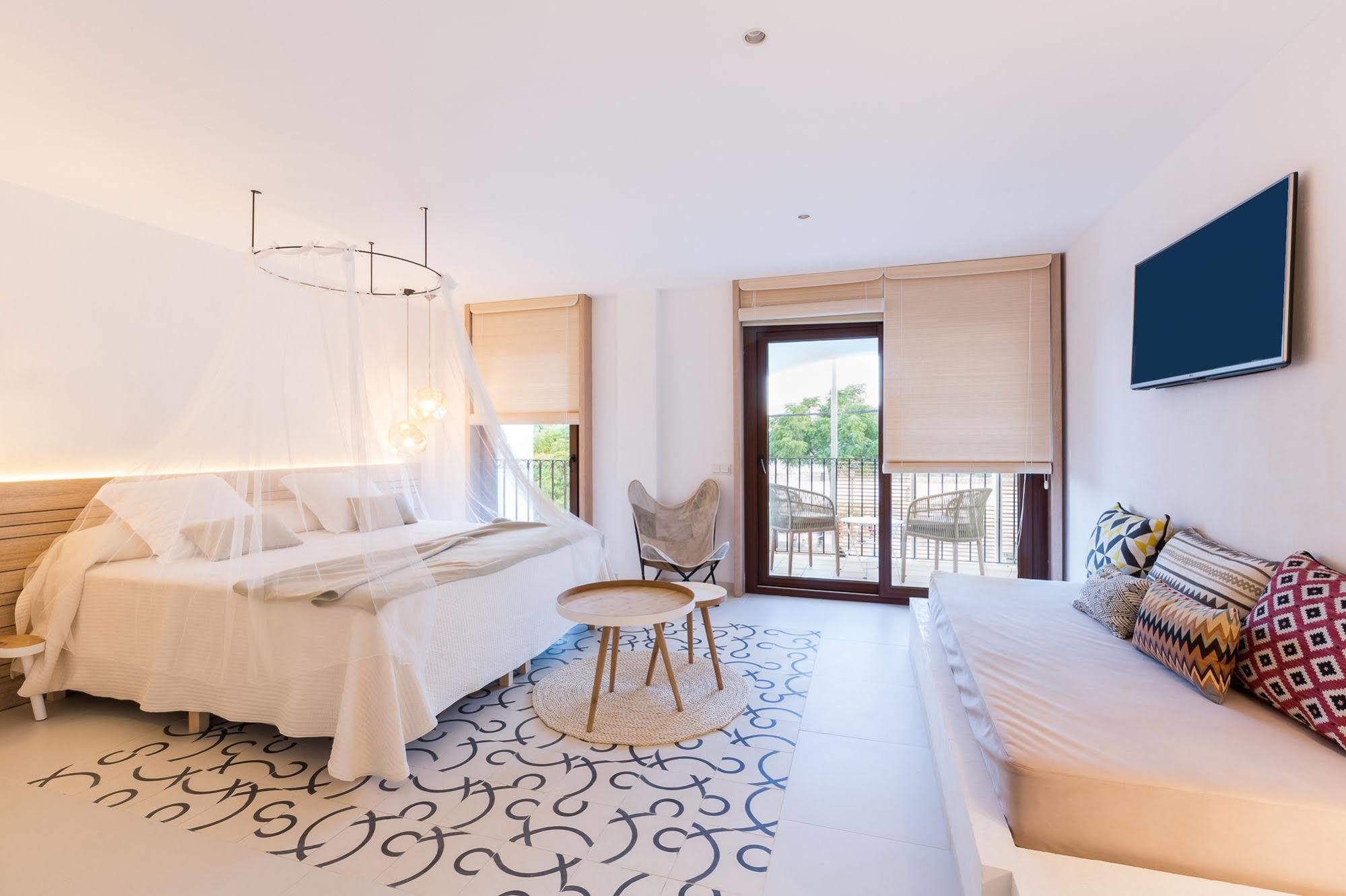 Santa Gertrudis  Gatzara Suites Santa Gertrudis מראה חיצוני תמונה