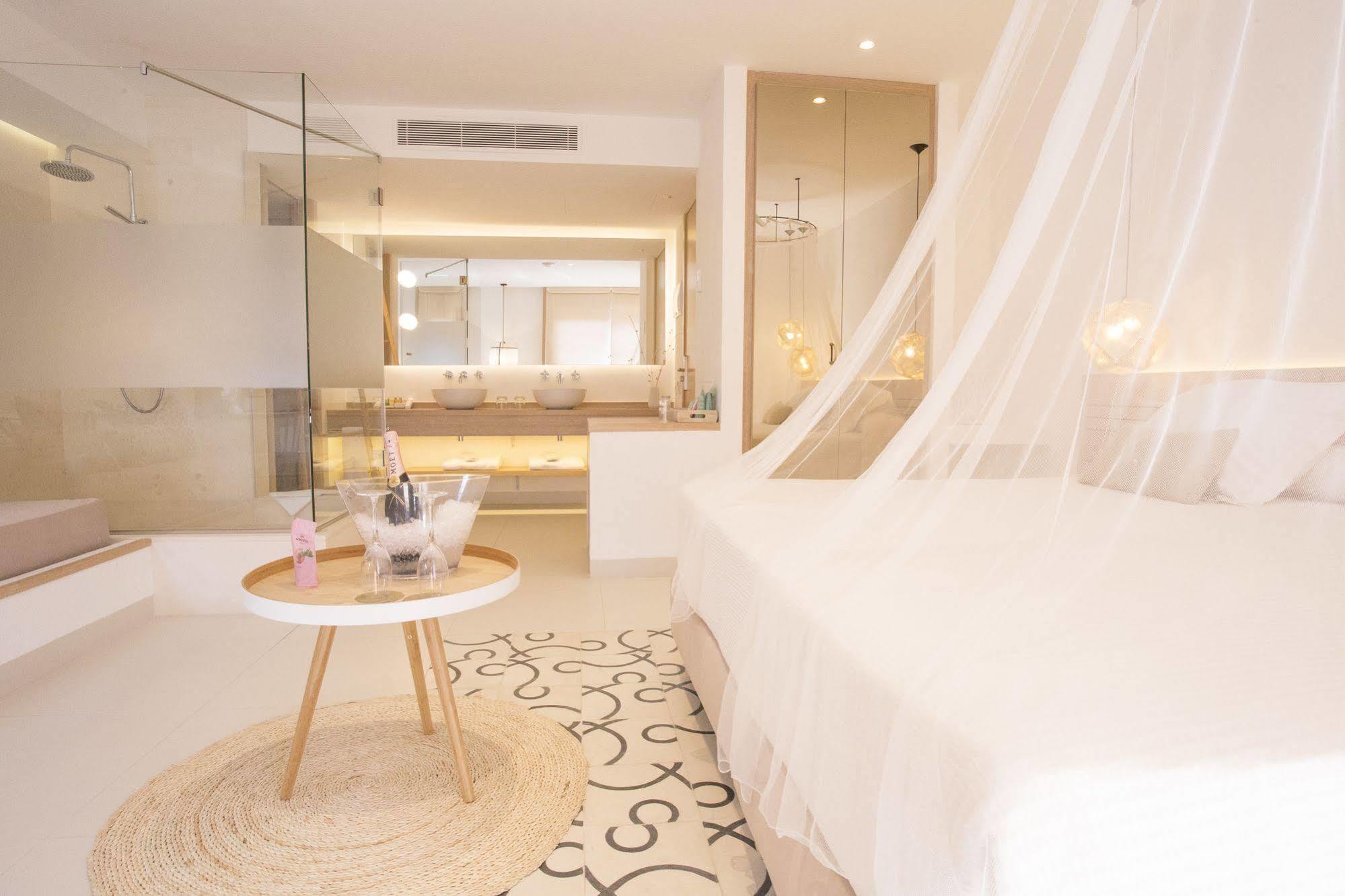 Santa Gertrudis  Gatzara Suites Santa Gertrudis מראה חיצוני תמונה