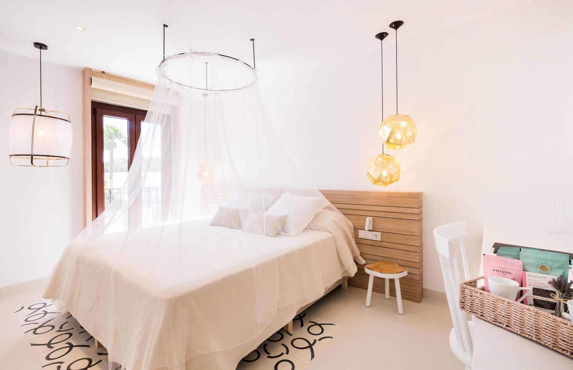Santa Gertrudis  Gatzara Suites Santa Gertrudis מראה חיצוני תמונה